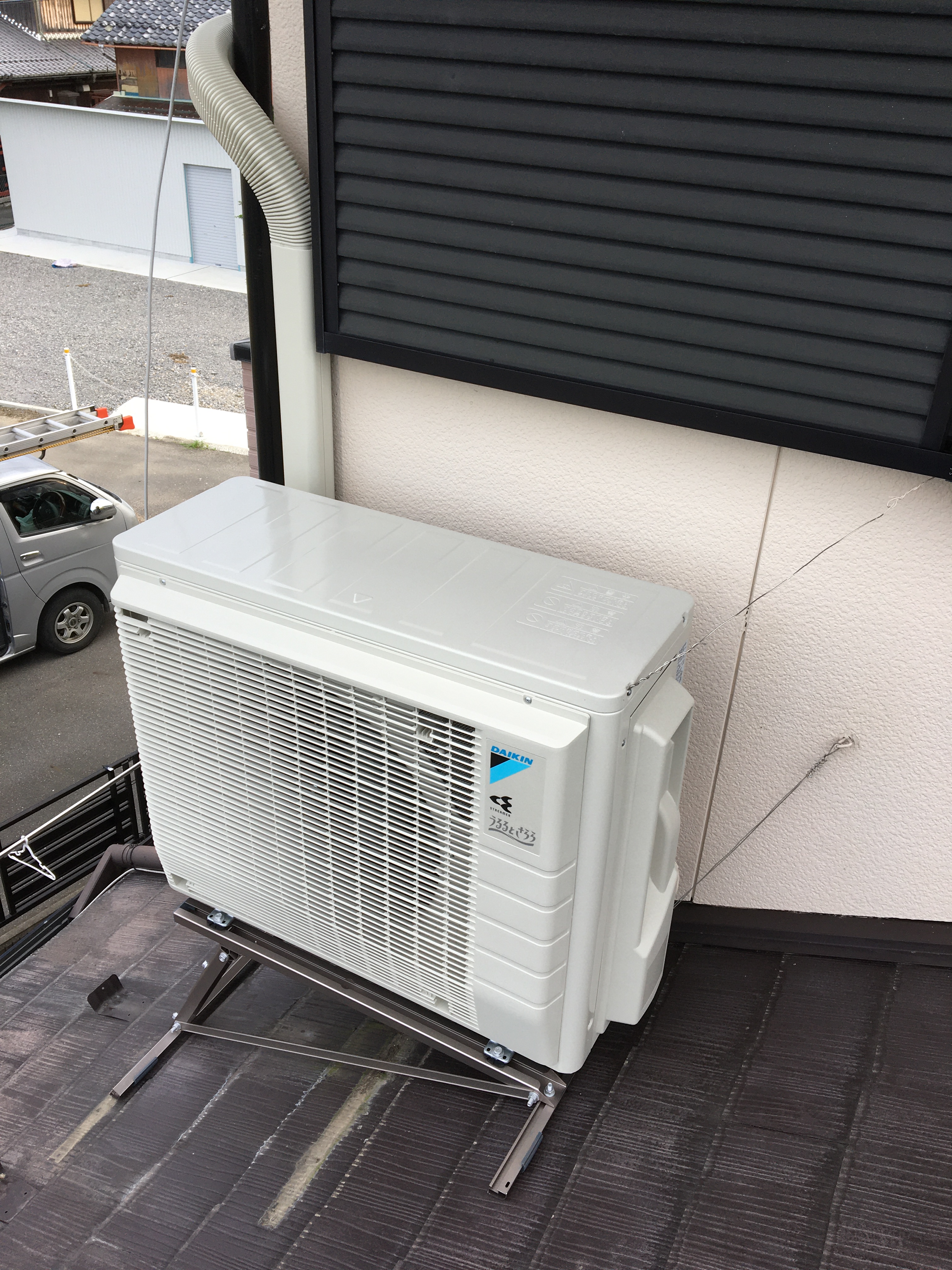 滋賀県野洲市のエアコン工事は便利屋heroで ご依頼 うるさらはとても重たいです 便利屋hero